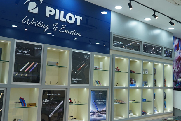 パイロットは１日、インドのグルガオンで専門店をオープンした（同社インド子会社提供）
