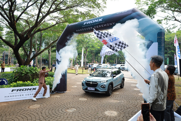 フロンクスの納車開始を記念するイベントの様子（ＳＩＳ提供）