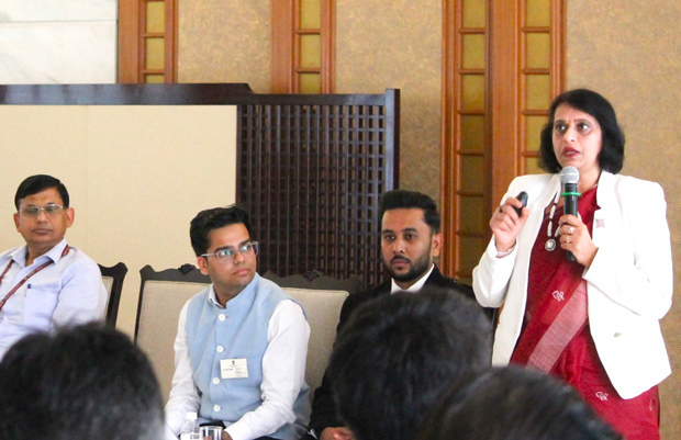 「インドの電池製造能力は今後飛躍的に伸びる」と話したインド科学技術省で科学部門を統括するアニタ・グプタ氏（右端）＝２日、首都ニューデリー（ＮＮＡ撮影）