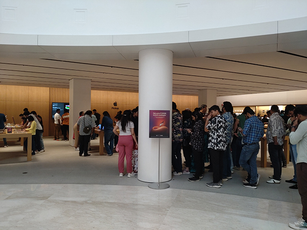 アップルが首都ニューデリーに置く直営店。アイフォーンの人気は高まっており、今年４～５月の世界販売台数の国別シェアでインドは4.4％に高まった（ＮＮＡ撮影）
