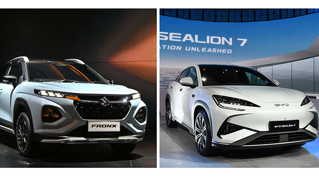 上半期に発売されたスズキのＨＶ「フロンクス」とＢＹＤのＥＶ「シーライオン７」（ＮＮＡ撮影）