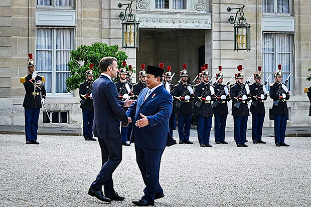 プラボウォ大統領はフランスのマクロン大統領と面会し、エリゼ宮殿で開かれたの晩さん会に出席した（インドネシア内閣官房提供）