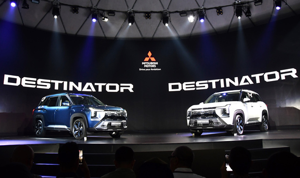 三菱自動車がインドネシアで世界初披露した世界戦略車の新型ＳＵＶ「デスティネーター」＝17日、ジャカルタ特別州（ＮＮＡ撮影）