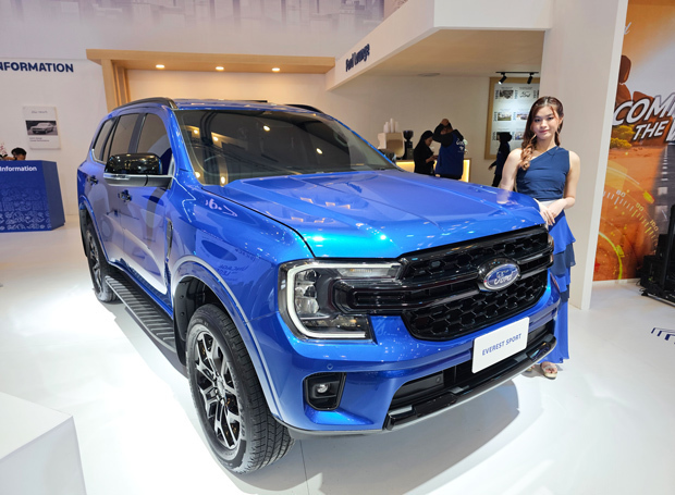 インドネシアで販売されるタイ製のフォード車＝23日、インドネシア・バンテン州（ＮＮＡ撮影）