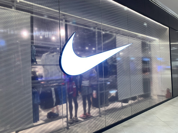 ナイキの店舗＝５月、ハノイ