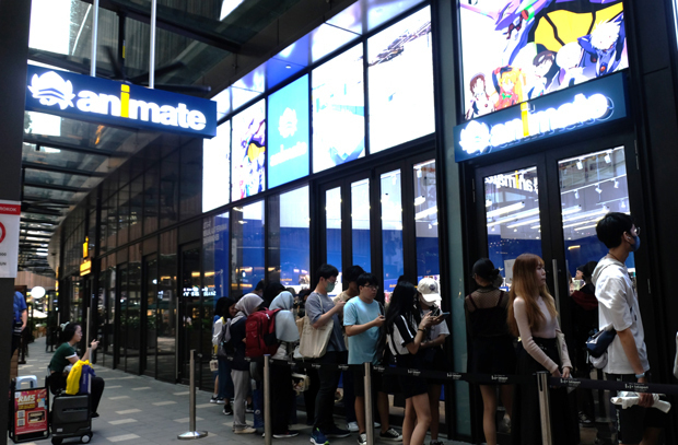ららぽーとＢＢＣＣで開業したアニメイトのポップアップストア。開業初日は待ちわびたファンらが早朝から行列を作った＝2024年11月、クアラルンプール（ＮＮＡ撮影）