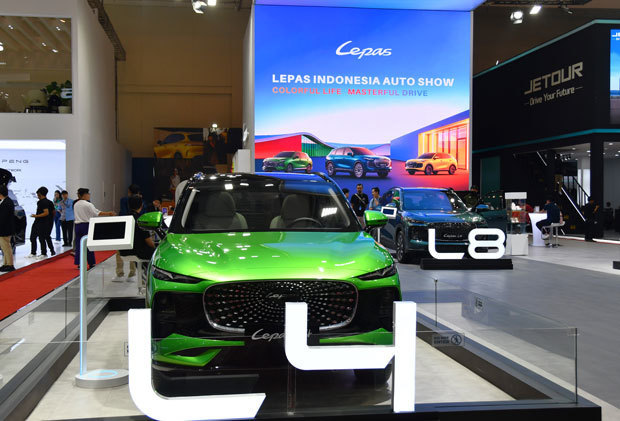 「ガイキンド・インドネシア国際オートショー（ＧＩＩＡＳ）2025」でのＬＥＰＡＳの展示ブース＝７月、バンテン州（ＮＮＡ撮影）