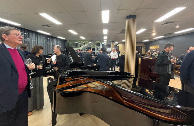 直営店のオープニングイベントの様子（カワイ提供）  