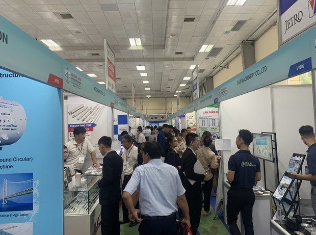 第11回ハノイ部品調達展示商談会が開催された＝６日、ハノイ

