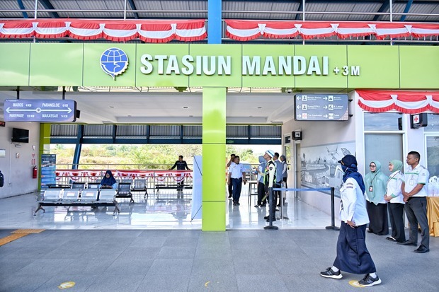 南スラウェシ州マカッサル―パレパレ間鉄道のマンダイ駅（運輸省提供）