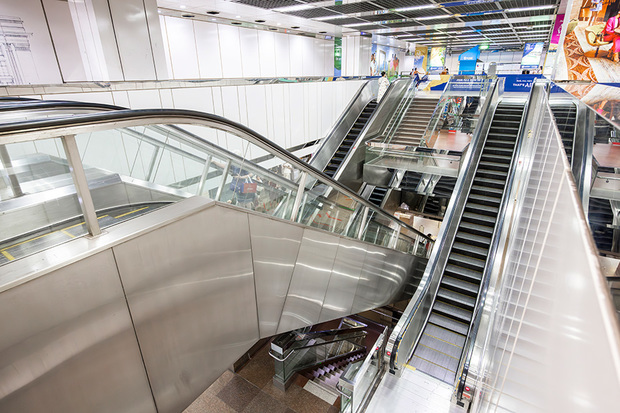 昇降機大手の米オーチスは、ＭＲＴ横断線の駅に設置されるエスカレーターなどを受注した（同社提供）