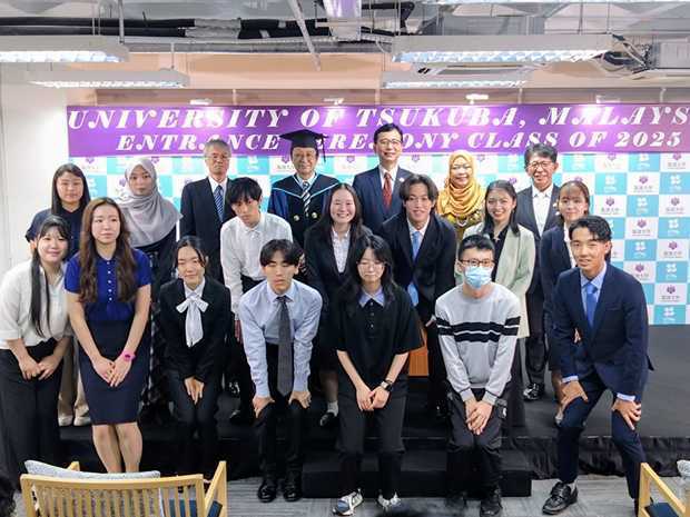 筑波大学マレーシア校は、第２期生15人の入学式を執り行った＝２日、クアラルンプール（ＮＮＡ撮影）