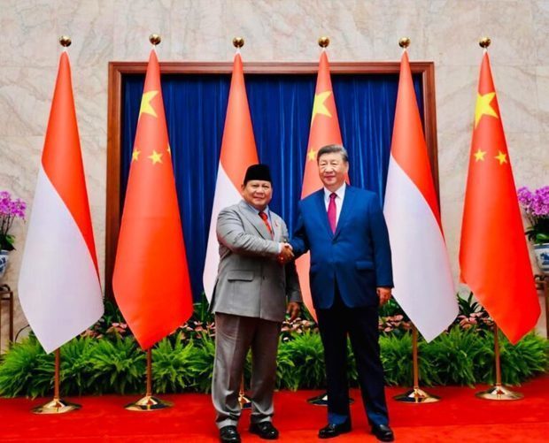 ３日に中国・北京で開催された抗日戦争勝利80年記念行事に出席したプラボウォ大統領は中国の習近平国家主席と会談した（インドネシア大統領府提供）