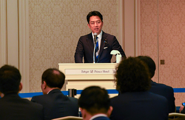 小泉進次郎農相は４日に出席した官民フォーラムで、日本とベトナムの農業協力に関する中長期ビジョンのフェーズ３を承認したことを報告した＝東京（ＮＮＡ撮影）