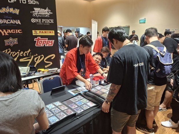 アプリの運用開始の記念イベントには、多くのトレカゲーム好きが集まった＝８月30日、シンガポール東部（ＮＮＡ撮影）