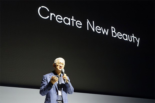 創立80周年の記念式で登壇した徐慶培会長（アモーレパシフィックグループ提供）
