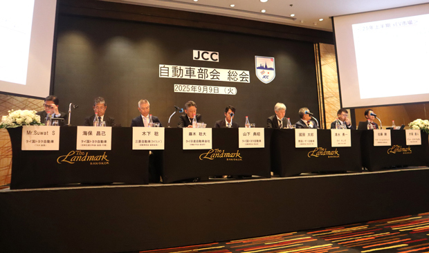 盤谷日本人商工会議所（ＪＣＣ）自動車部会の総会では、１～６月の四輪・二輪車市場の動向と今後の見通しが報告された＝９日、バンコク（ＮＮＡ撮影）
