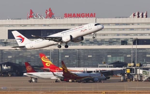 中国国有航空機メーカーの中国商用飛機（ＣＯＭＡＣ）が生産拡大に動き出そうとしている。業界では、ＣＯＭＡＣの年間生産機数が2027年以降に急拡大し、30年の年産数は24年比で３倍以上になるとの見方が出ている＝上海市（新華社）