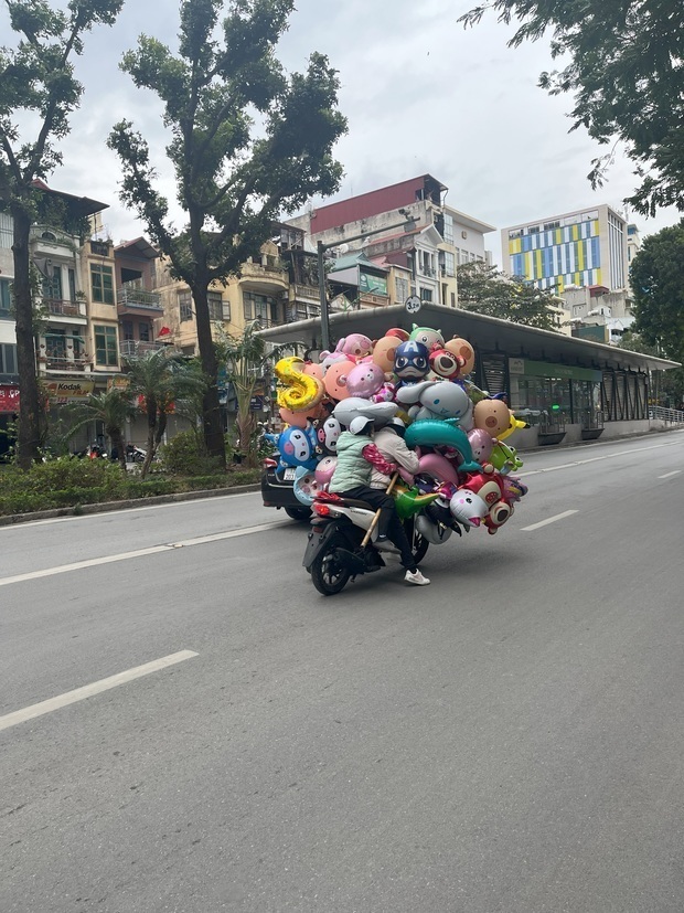 こんな風にモノを運ぶことに私は慣れていない＝2025年１月（筆者提供）

