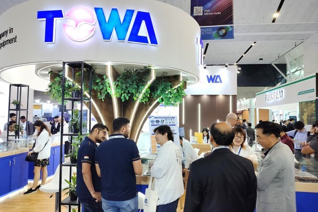 半導体産業の展示会「セミコン・インディア2025」（２～４日）に出展したＴＯＷＡのブース＝９月、インドの首都ニューデリー（ＮＮＡ撮影）