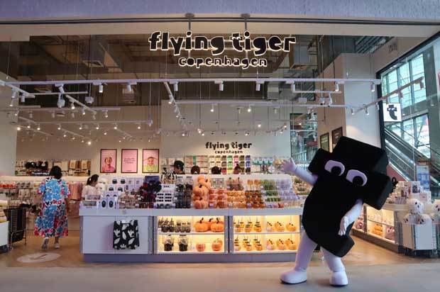 雑貨店「フライング・タイガー・コペンハーゲン」のタイ１号店がオープンした＝15日、首都バンコク（ＮＮＡ撮影）