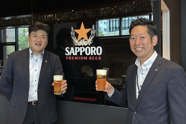 サッポロビールの国際事業本部アジアパシフィック・欧州事業部の井上泰輔氏（左）と國府田聡氏＝９月12日、ソウル（ＮＮＡ撮影）