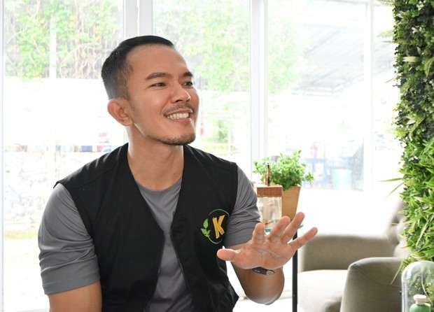 クルタブミ・リサイクルセンター創業者のイクバル氏（ＮＮＡ撮影）
