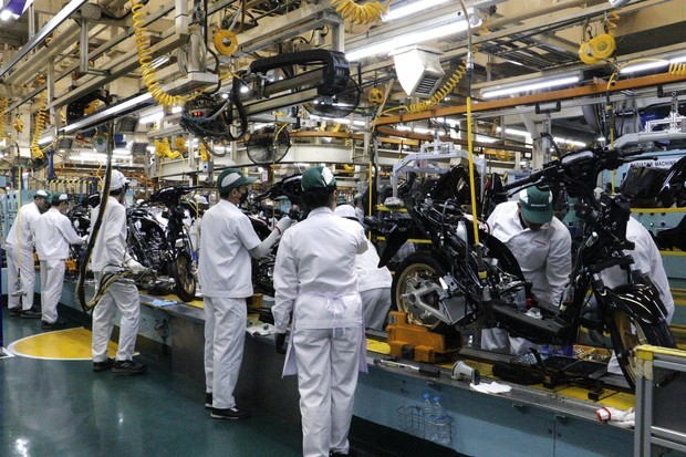 主に国内向け車種を生産するコミューター棟の生産ラインは３本で、日産能力は5,400台＝６日、バンコク（ＮＮＡ撮影）

