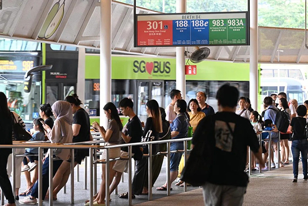 シンガポールの国会で14日、バス車内などでの迷惑行為に罰則を科すことを盛り込んだバスサービス産業法の改正法案が可決された（ST PHOTO: CHONG JUN LIANG）
