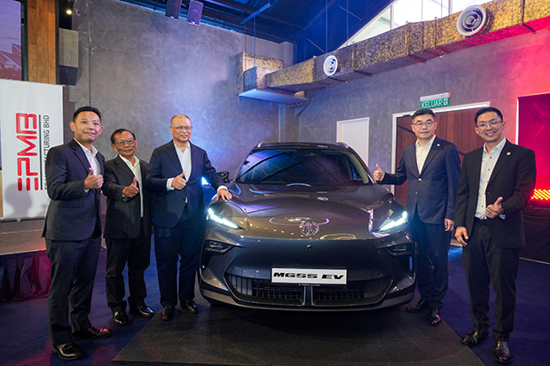 ＳＡＩＣモーター・マレーシアは、ＥＰマニュファクチャリングと提携してスポーツカーブランド「ＭＧ」の現地生産を開始する計画を発表した＝15日（ＳＡＩＣモーター・マレーシア提供）