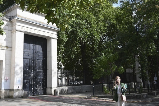 在英中国大使館の建設が予定される王立造幣局跡地＝８月、ロンドン（共同）