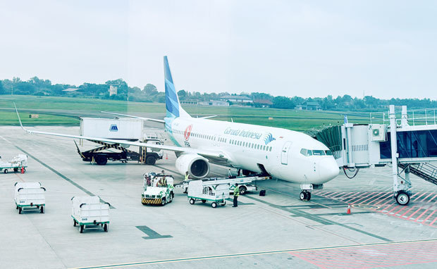 ガルーダ航空の国内線の機材＝インドネシア・南スマトラ州（ＮＮＡ撮影）