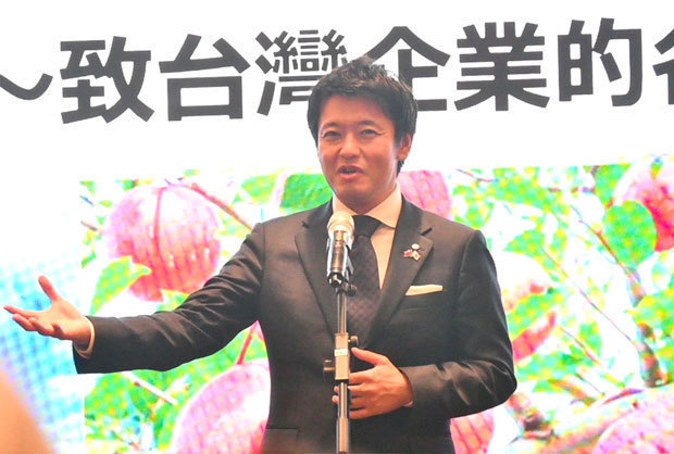 青森県の宮下宗一郎知事は「若者の都市部への流出が課題となっている中、若者が地元に定着しやすい環境づくりを目指している」とあいさつした＝21日、台北（ＮＮＡ撮影）