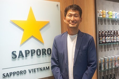 「ベトナムで生ビールの文化を広めたい」と話す臼井社長＝10月29日、ホーチミン市