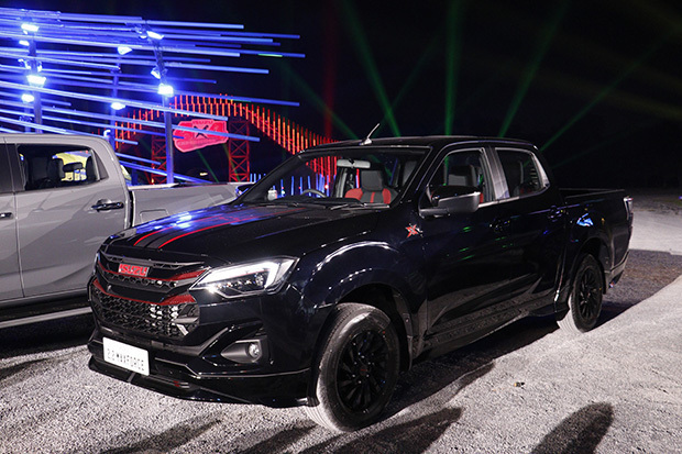 トリペッチいすゞセールスは、ピックアップトラック「Ｄ―ＭＡＸ・Ｘシリーズ」などの新型を発表した＝21日、パトゥムタニ県（ＮＮＡ撮影）