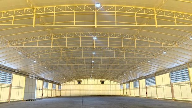 新設されたシラチャー支店のテント倉庫（住商グローバル・ロジスティクス提供）