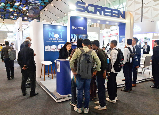 半導体産業の展示会「セミコン・インディア2025」（９月２～４日）で設けたＳＣＲＥＥＮホールディングスのブース＝９月、インドの首都ニューデリー（ＮＮＡ撮影）