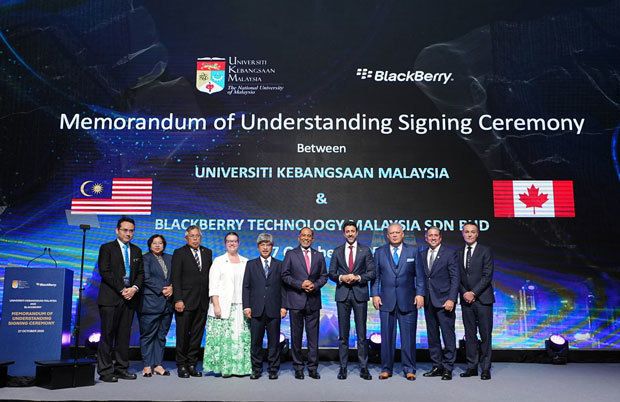 カナダのブラックベリーとマレーシア国民大学（ＵＫＭ）は、サイバーセキュリティーや組み込みソフトウエアのエンジニア育成に向けた提携覚書を締結した＝27日（ブラックベリー提供）