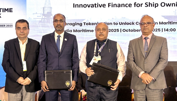 商船三井は27日、インド国営海運シッピング・コーポレーション・オブ・インディアとの間で、曳船事業の協業に向けた覚書を結んだ（商船三井提供）