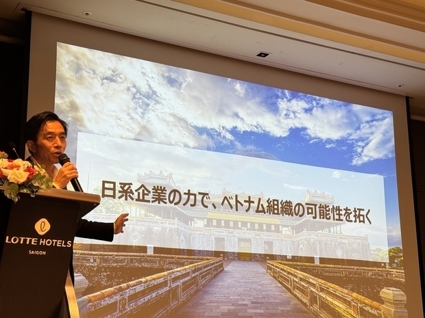 リンクアンドモチベーション・ベトナムの谷原社長は生産性の高い組織づくりに関して解説した＝29日、ホーチミン市