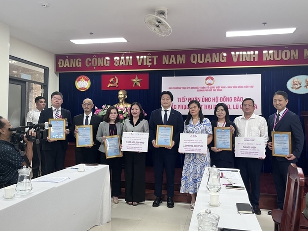 贈呈式の様子＝29日、ホーチミン市