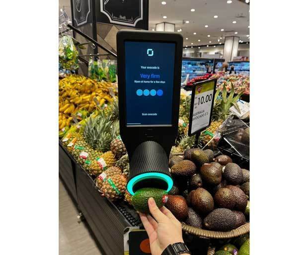 スーパーに設置された「アボカド・スマート・スキャナー」＝スランゴール州（イオンリテール・マレーシアの公式フェイスブックより）