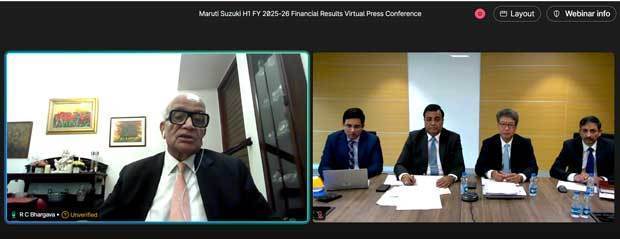 オンラインで記者会見に臨むバルガバ会長（左端）、竹内寿志社長（右から２人目）らマルチ・スズキ幹部＝10月31日（ＮＮＡ撮影）