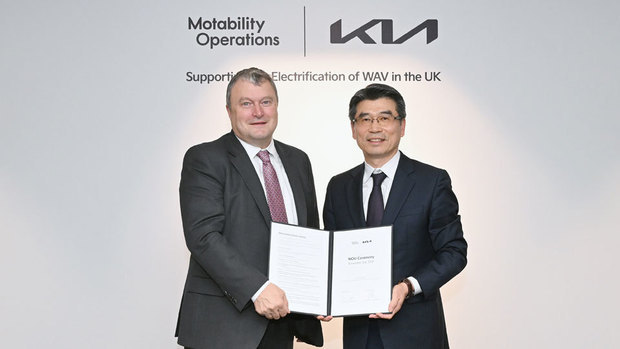 起亜は障害者向けリース車両運営会社の英モータビリティー・オペレーションズと移動制約者向け車両の電動化に向けた業務協約を締結（起亜提供）