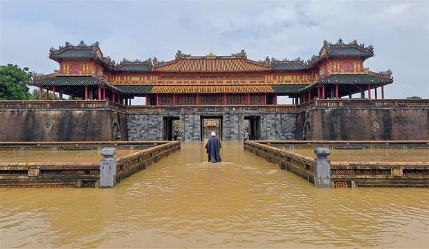 古都フエでは記録的な洪水被害が発生した（ＮＮＡ＝ＶＮＡ）