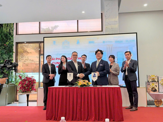 調印式の様子（ＡＮＡＢＵＫＩ　ＩＤ提供）