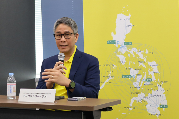 事業戦略について質問に答えるザンダー・ラオ社長兼ＣＣＯ＝７日、東京（ＮＮＡ撮影）