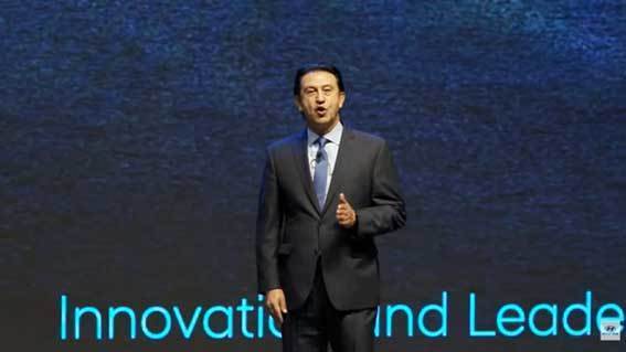 ヒュンダイ・モーター・インディアの事業戦略を説明する現代自グループのホセ・ムニョス社長兼最高経営責任者（ＣＥＯ）＝10月15日、西部ムンバイ（ヒュンダイ・モーター・インディア提供）