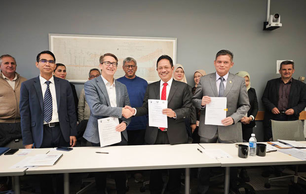 サラワク州はグリーン鉱業・採石業分野でブリティッシュコロンビア大学との連携を強化する＝14日、バンクーバー（サラワク州広報部提供）