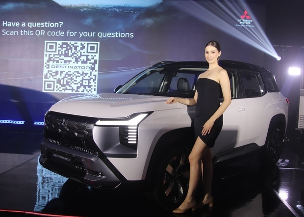 三菱自動車がフィリピンで販売を開始した「デスティネーター」＝20日、首都圏パラニャーケ市（ＮＮＡ撮影）

